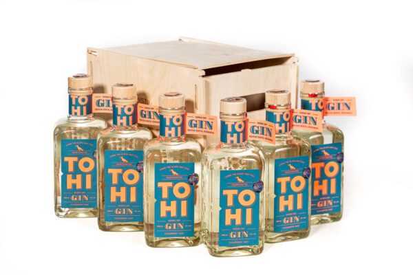 TOHI Cloudberry Mist Gin sixpack wooden case